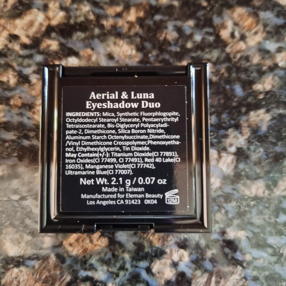 Eleman Dual-Tone Eyeshadow Palette - Arial & Luna.